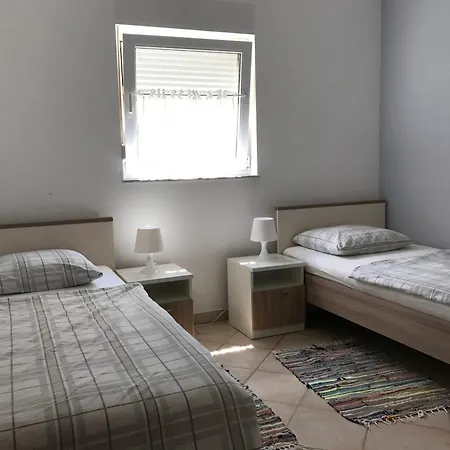 Engeli Apartment Vir